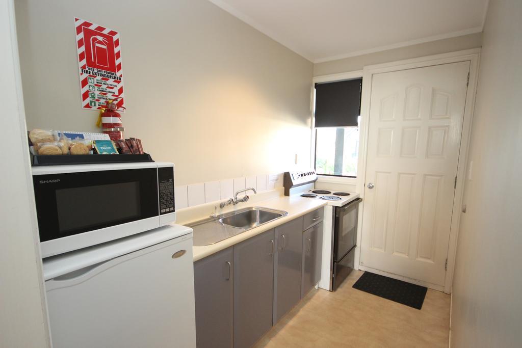Champers Motor Inn Lower Hutt Buitenkant foto