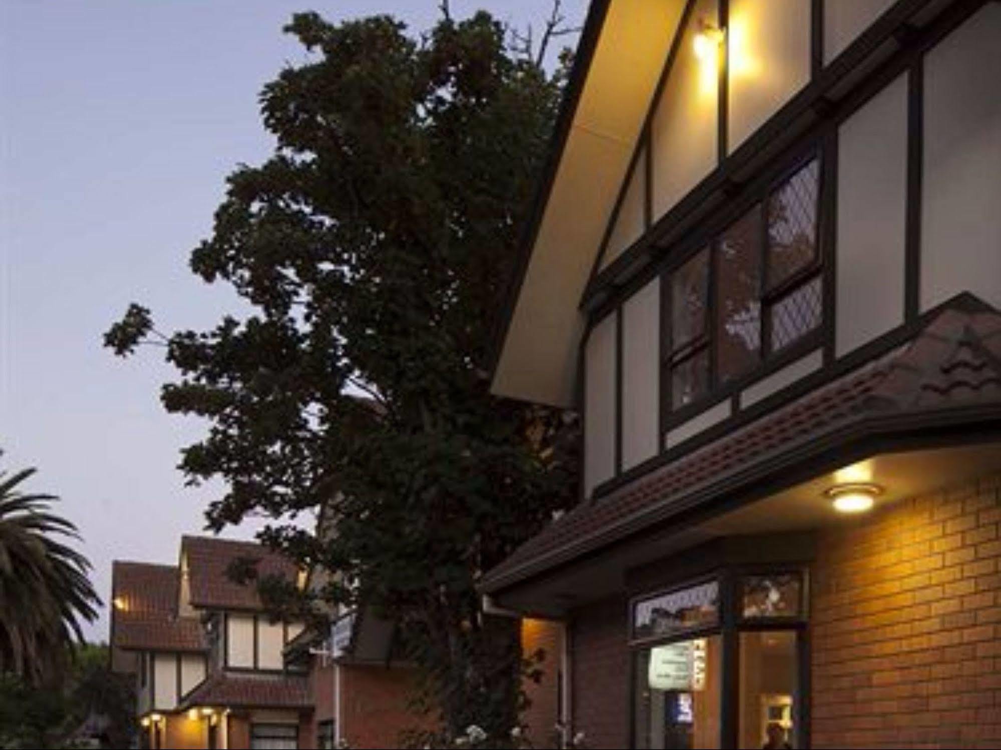 Champers Motor Inn Lower Hutt Buitenkant foto