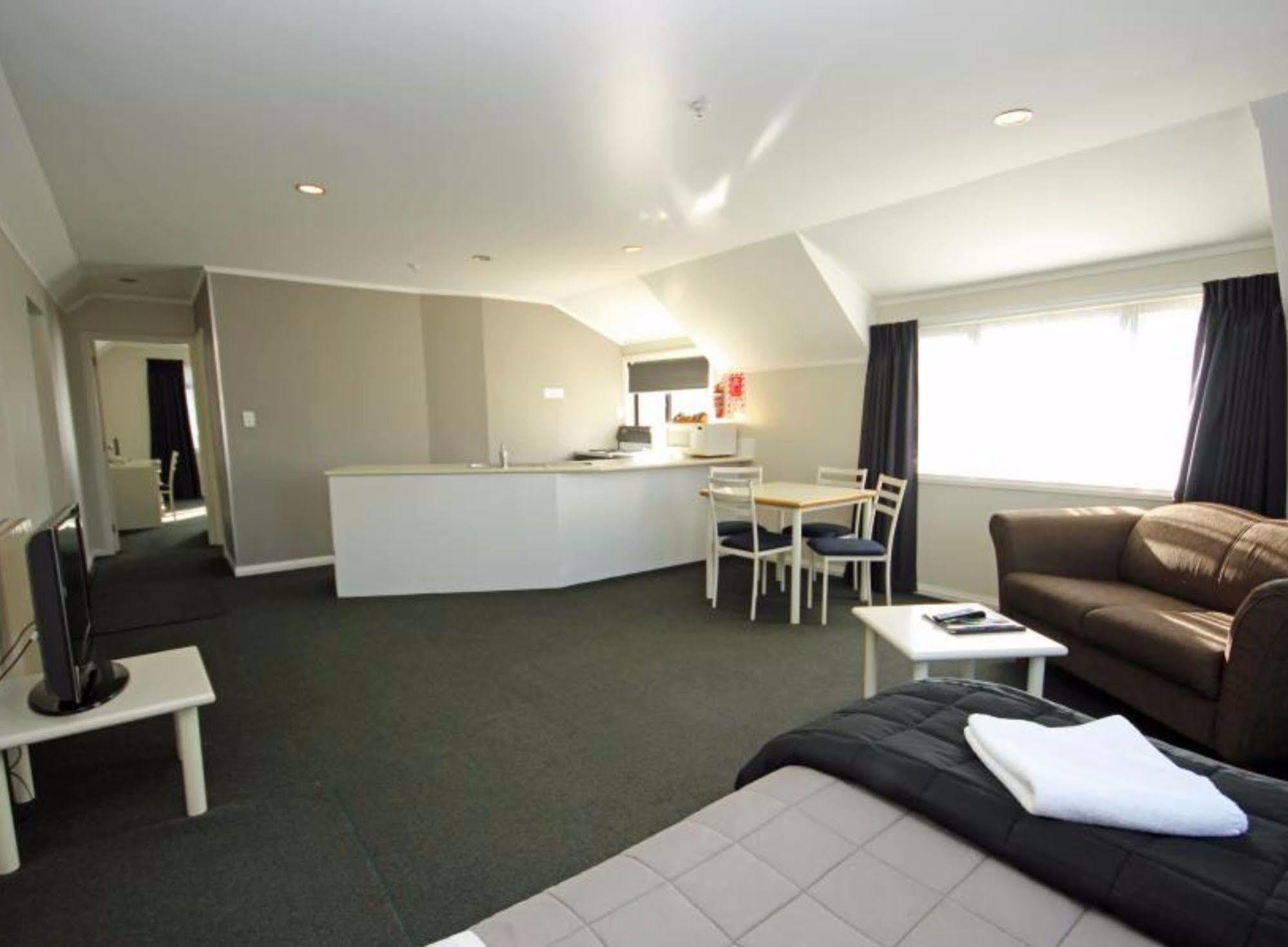 Champers Motor Inn Lower Hutt Buitenkant foto