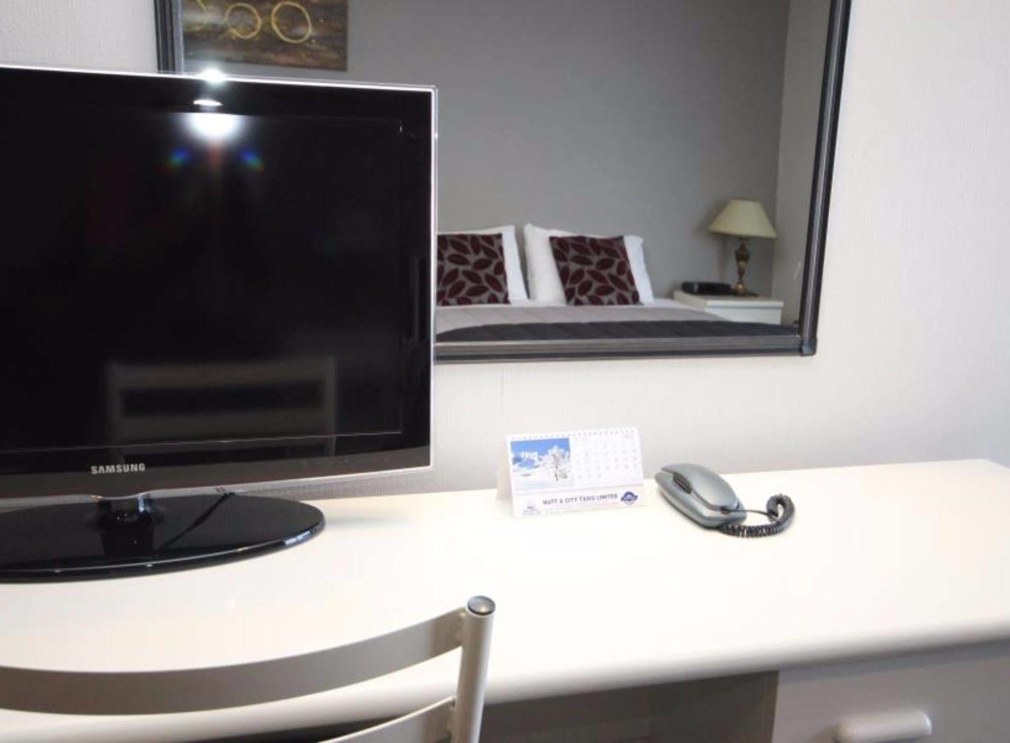 Champers Motor Inn Lower Hutt Buitenkant foto