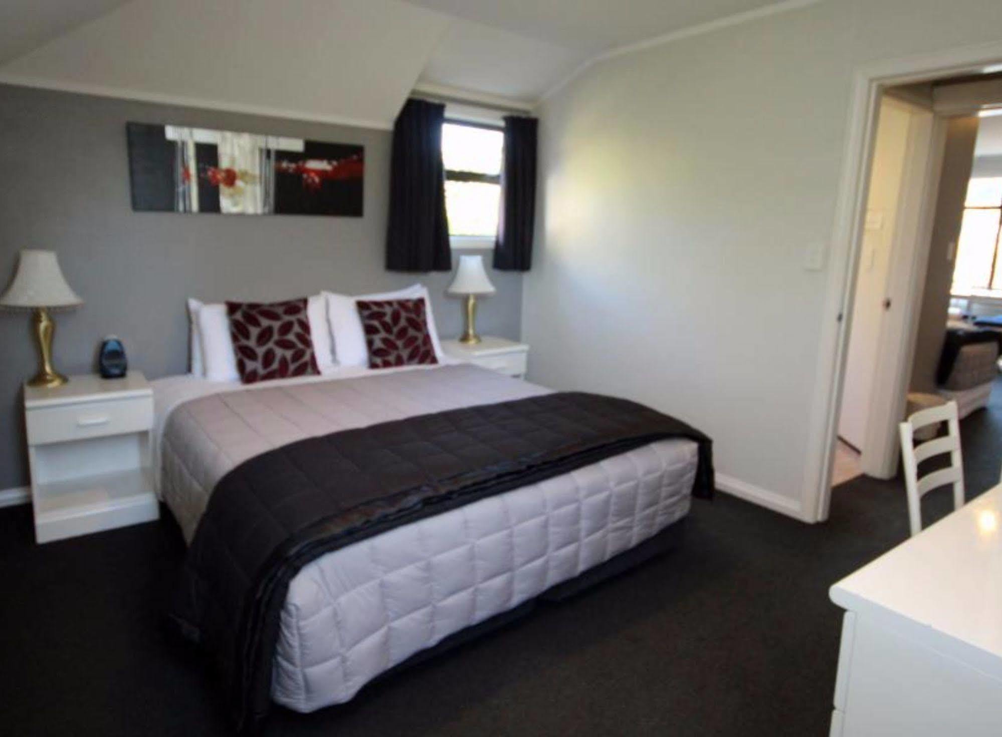 Champers Motor Inn Lower Hutt Buitenkant foto