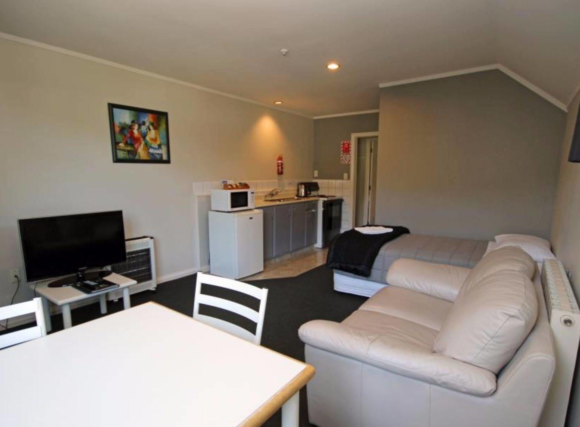 Champers Motor Inn Lower Hutt Buitenkant foto